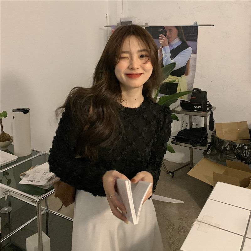 Real shooting and real price Korean age reducing three dimensional flower base coat + knitted vest small sling suit