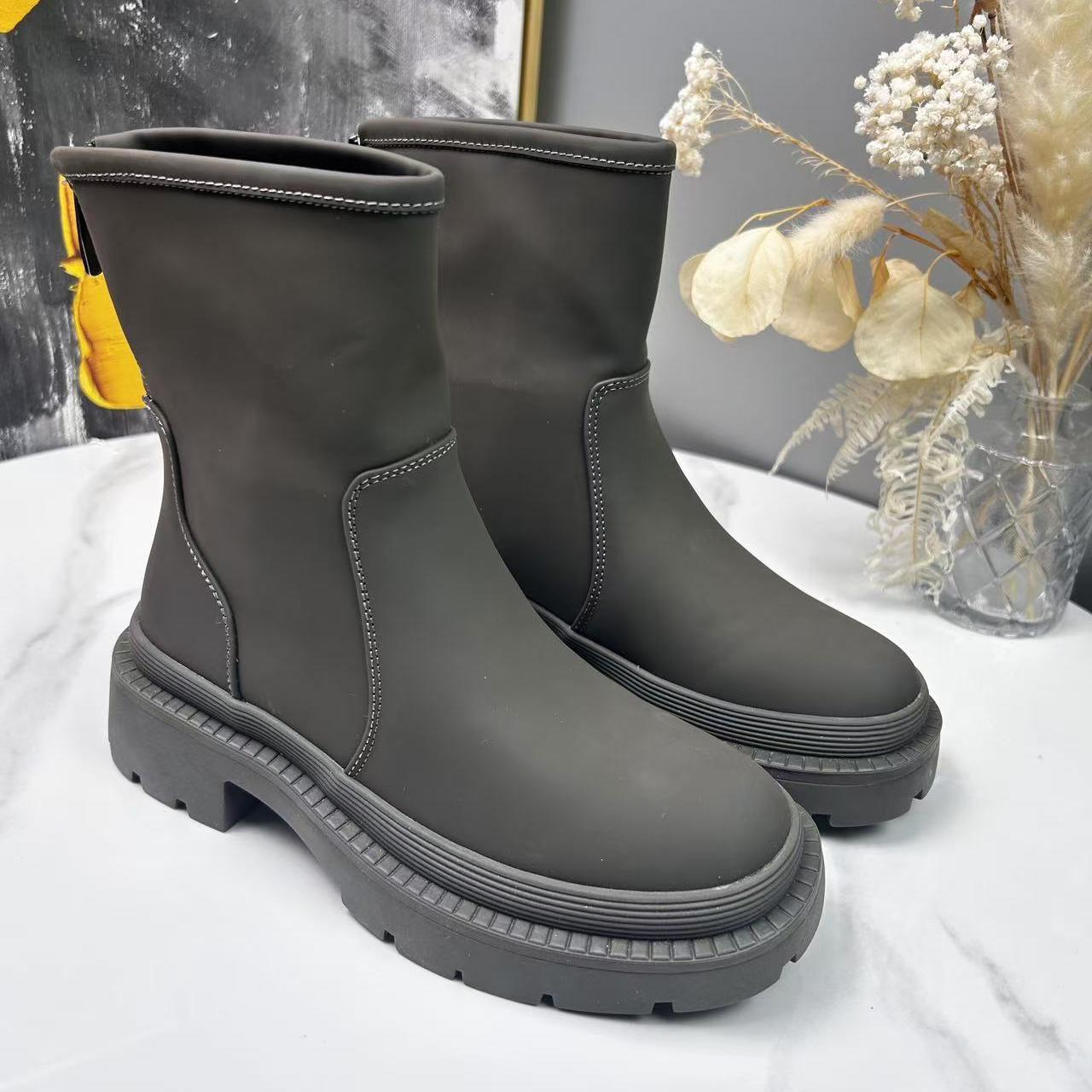 Qbu专柜正品灰色磨砂皮面单里厚底简约款短靴110B09 5/1