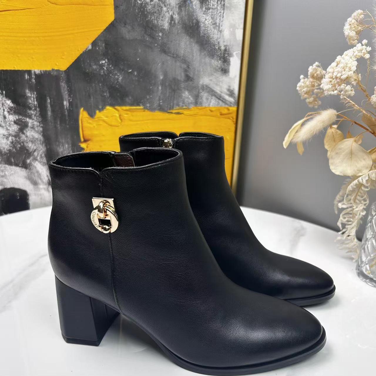 Qbu专柜正品黑色羊皮单里圆头粗跟简约款短靴614A01 2/1