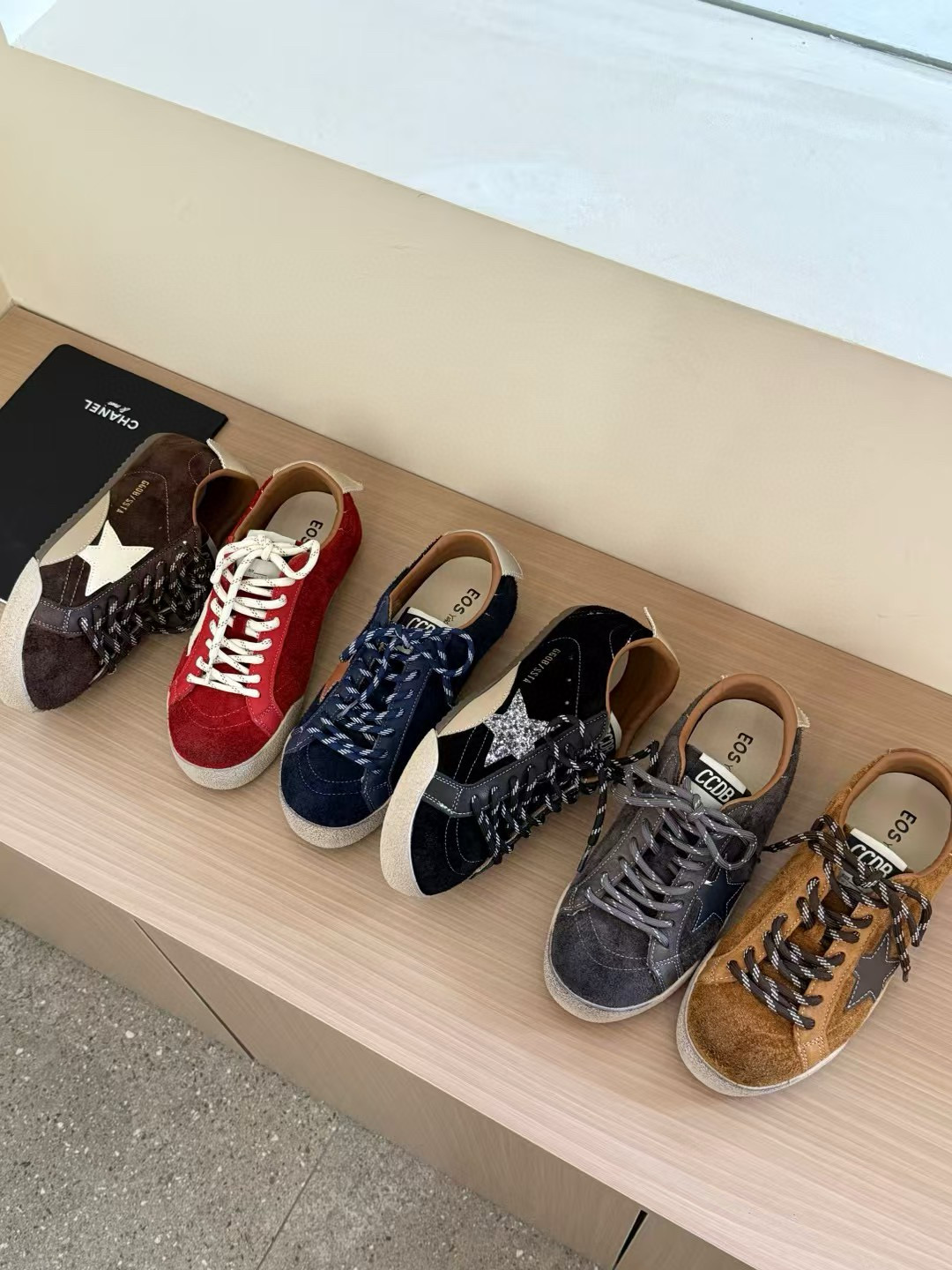 。EOS2590-10复古星星鞋女2025新款磨砂皮欧货板鞋舒适百搭休闲鞋