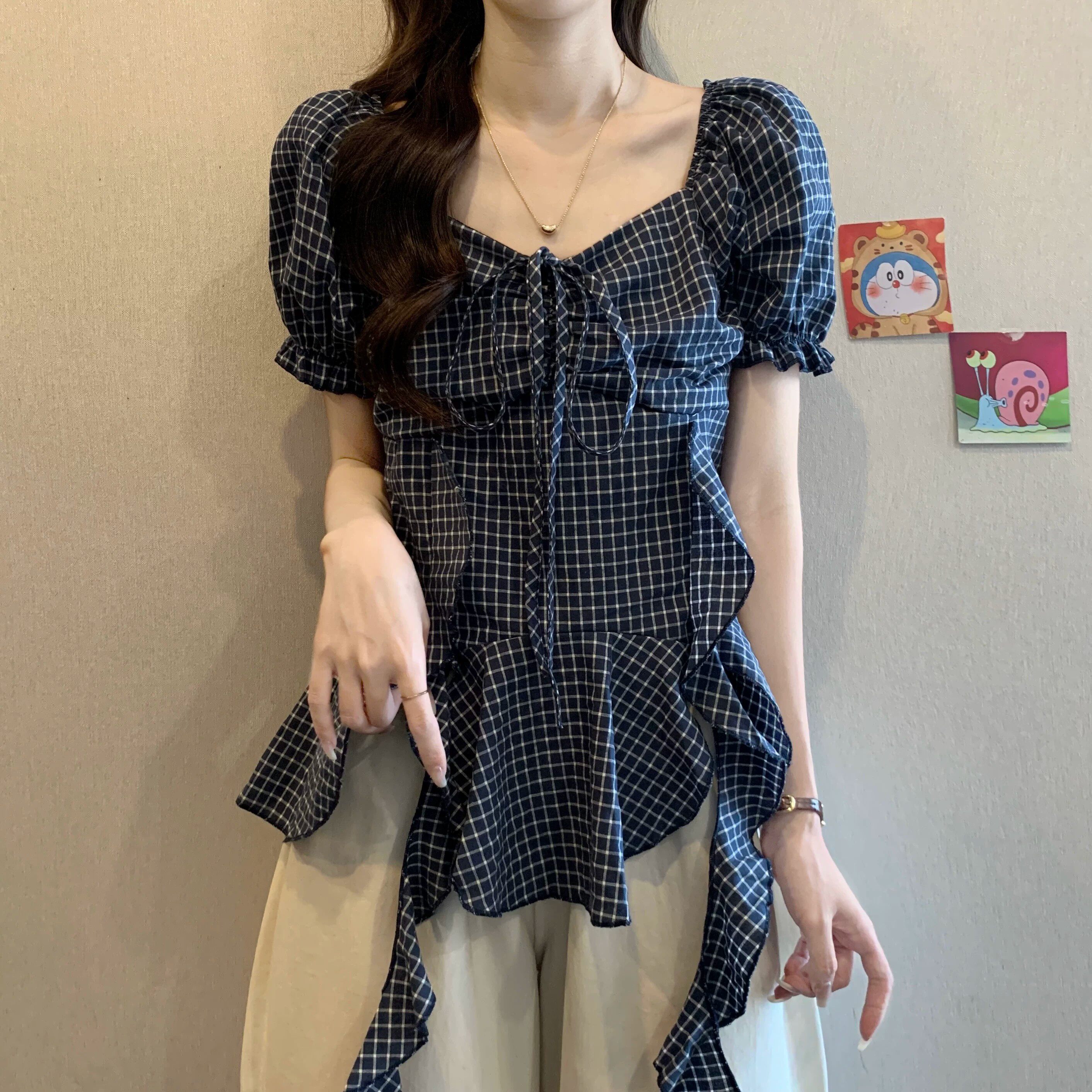大码遮肚子法式复古飘带格子衬衫女夏季胖妹妹显瘦泡泡袖方领上衣