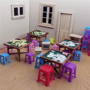 1:12娃娃屋微缩棋牌室摆件仿真麻将桌迷你麻将扑克牌彩色塑料凳子