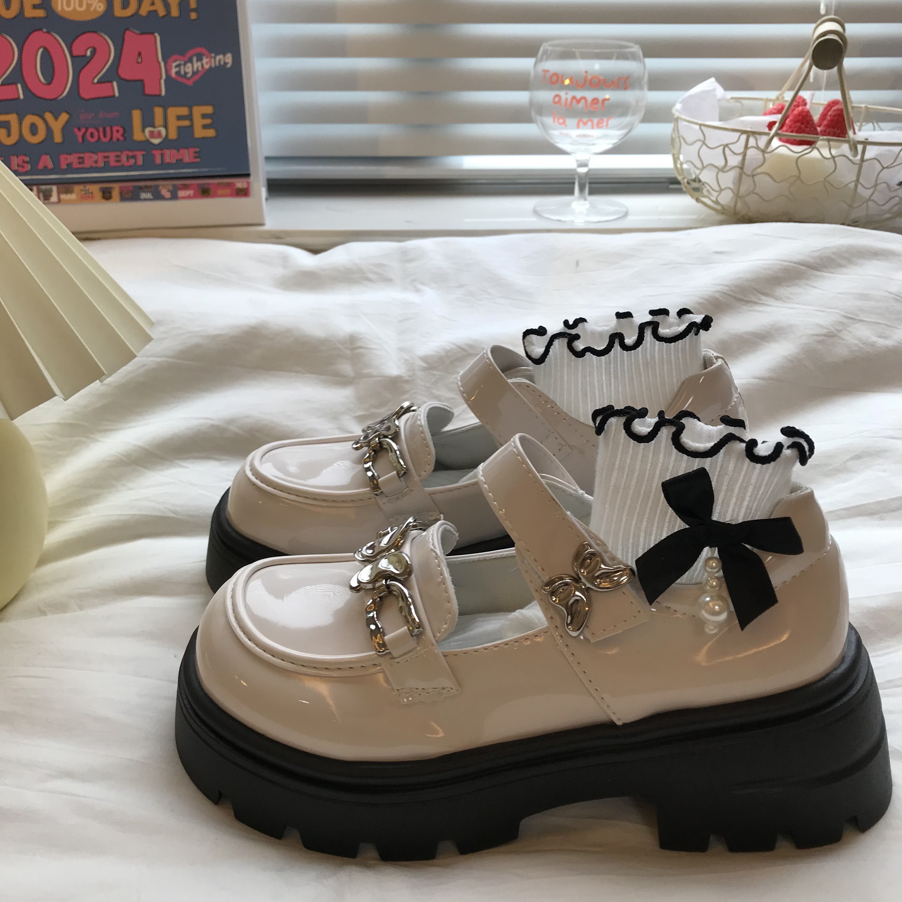 小sun家白色厚底蝴蝶扣玛丽珍鞋女2025新款可爱学院魔术贴小皮鞋