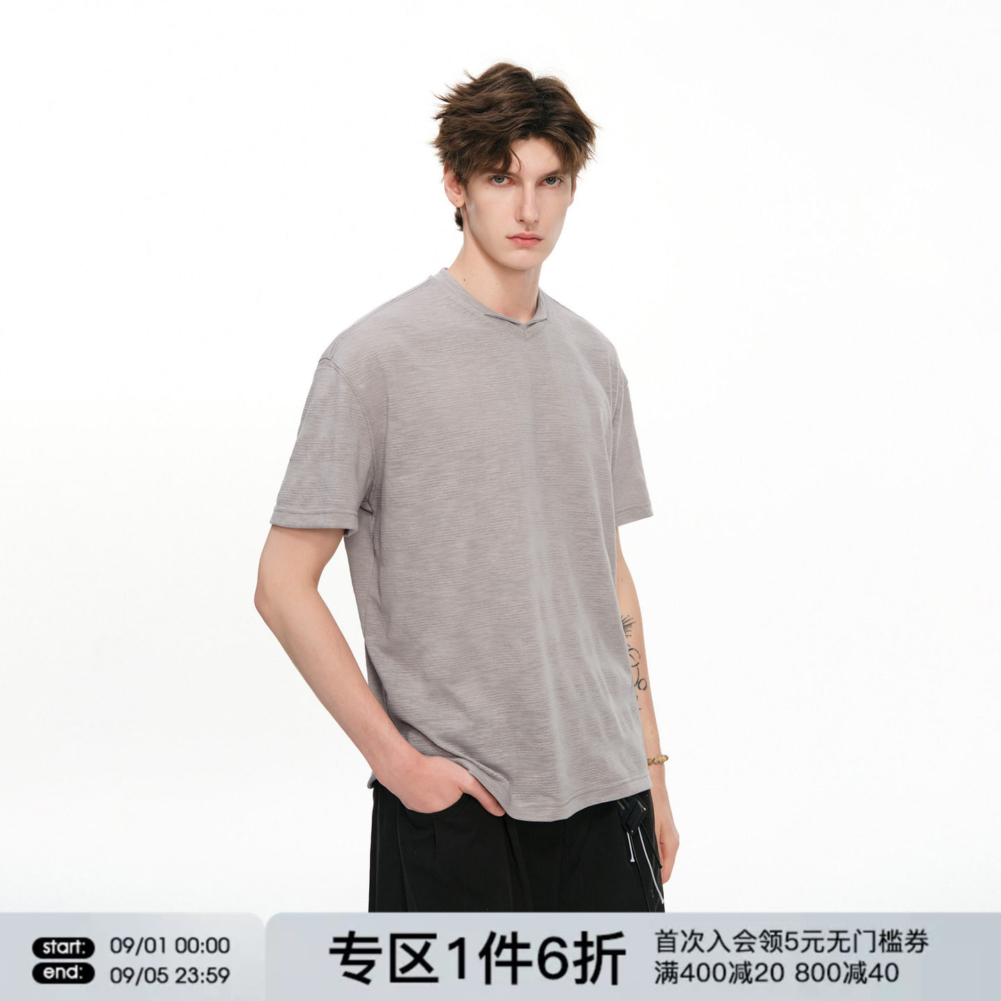 FORNINES刺绣薄款V领短袖T恤男女情侣上衣夏季纯色松弛半袖打底衫图片