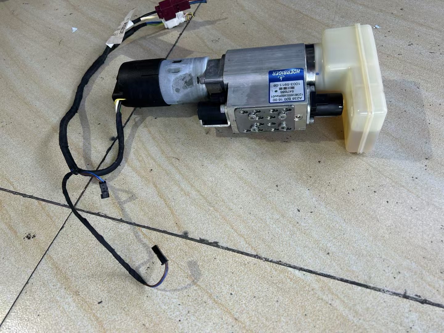 进口奔驰E200 E260 E300 E350 W207 W238两门敞篷液压泵 撑杆油管