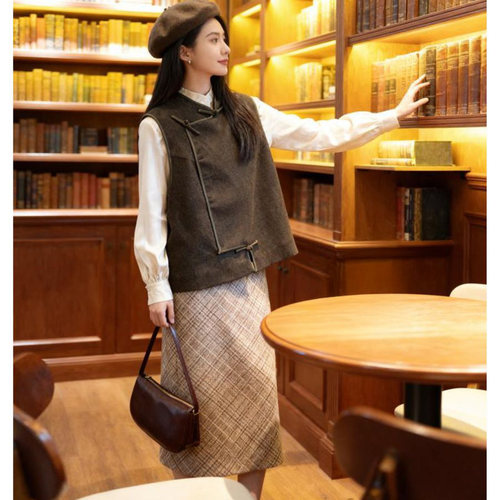 墨玉生香 轻奢洋气新中式盘扣羊毛马甲 廓形遮肚国风秋冬叠穿外套