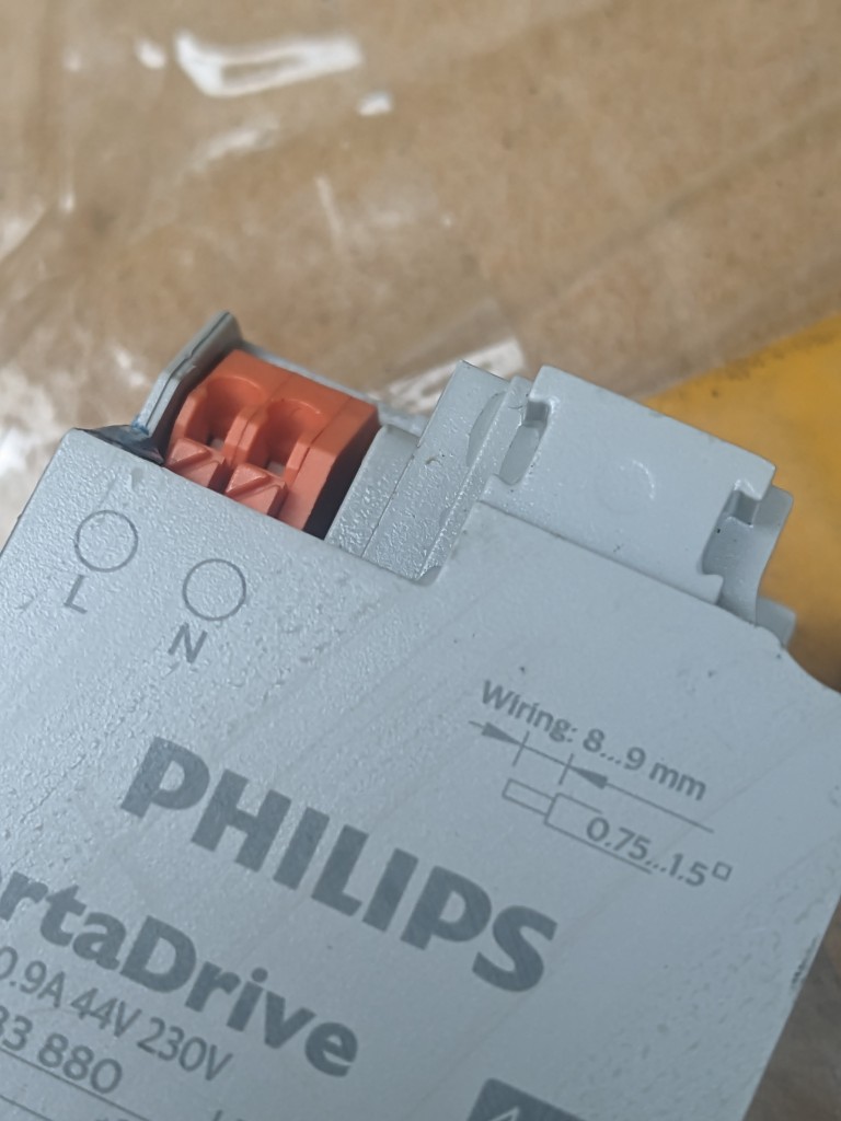 LED驱动器线路板44瓦30-440v0.9aLED驱动。30-44vLED驱动器电路板属于什么档次？