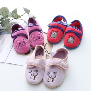 TH548外贸童鞋秋冬季魔术贴拼色绒面加厚时尚平底防滑包跟棉拖鞋