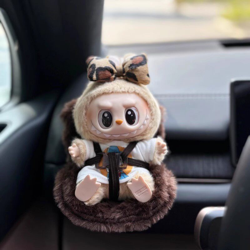 拉布布搪胶公仔labubu安全座椅玩偶座椅新能源汽车出风口车载摆件