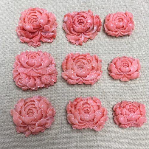 七宝珊瑚：粉雕刻牡丹花，雕工精美，多种可选，价格不同，重3.84