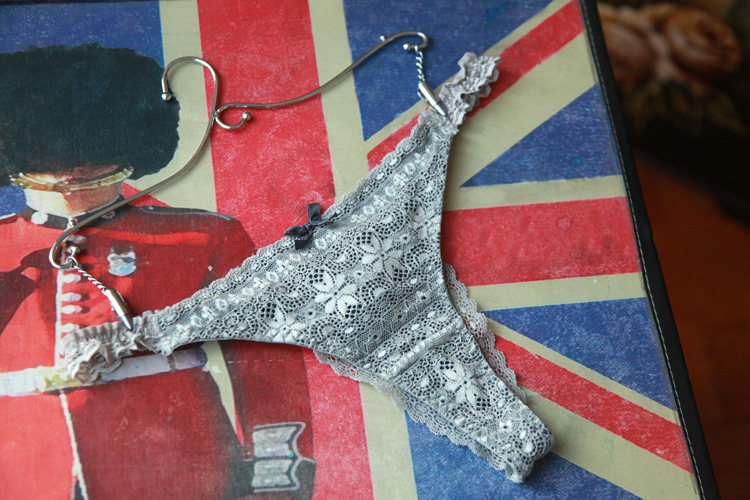 Slip jeunesse sexy en nylon - Ref 648773 Image 1