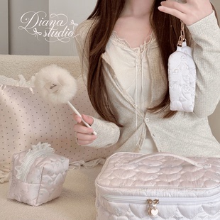 Diana原创天使猫猫缎面绗棉蕾手提包大容量便携收纳少女心整理