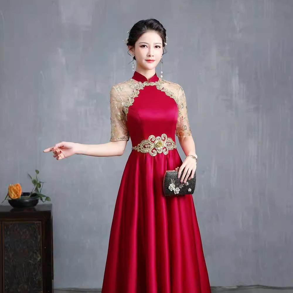 酒红色订婚服宴会晚礼服高端大气