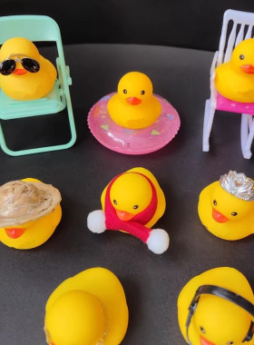 奶茶小黄鸭戏水鸭捏叫帽子配件墨镜泳圈帽子发饰礼品赠品玩具