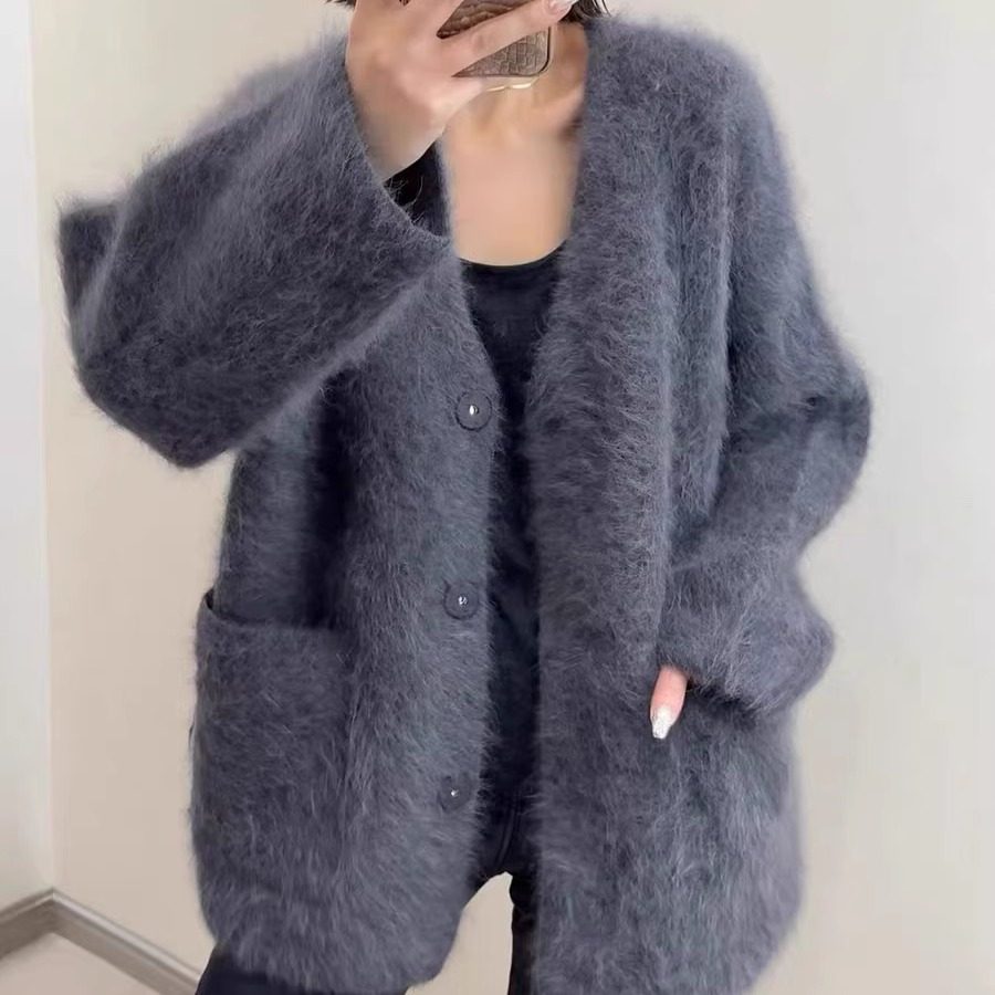 慵懒风长毛浣熊绒中长款针织开衫女V领宽松2025冬季加厚毛衣外套