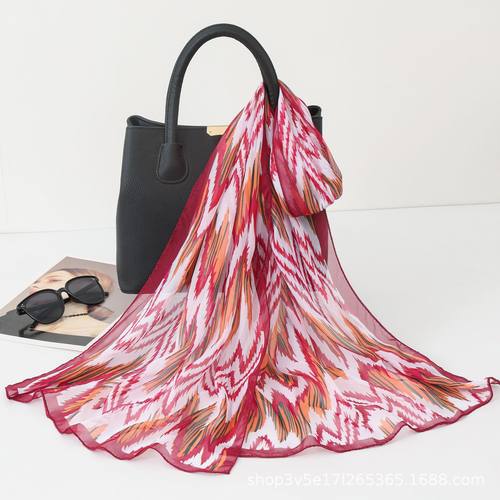 新疆民族风情丝巾维吾尔族艾德莱斯西域旅游纪念拍照真丝渐变长巾