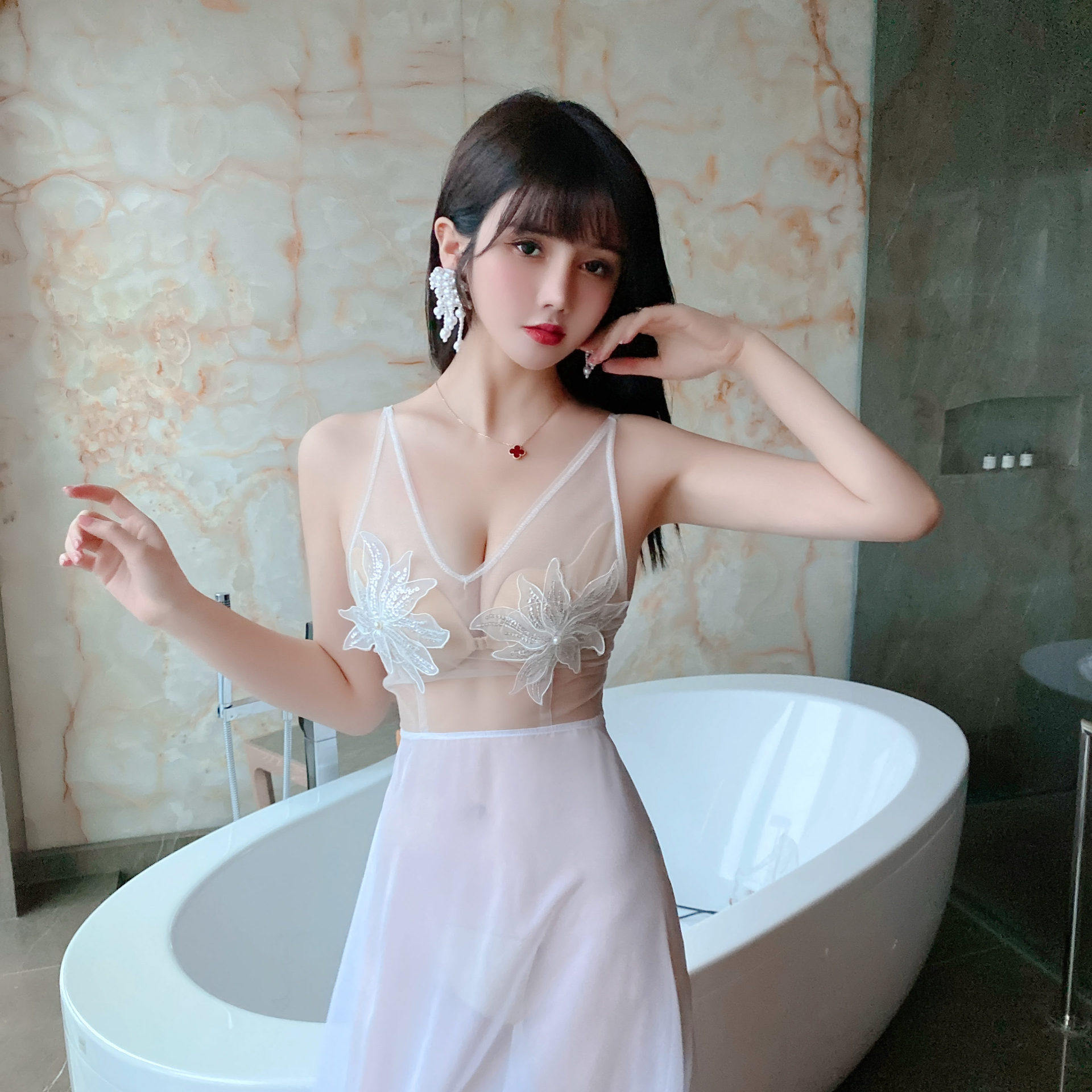 夜场女装性感连衣裙新款雪纺仙气透视晚礼服手工缝花技师工作服