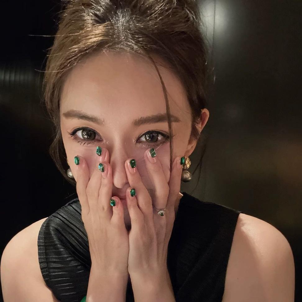 2025纯手工穿戴美甲绿钻裸色高级