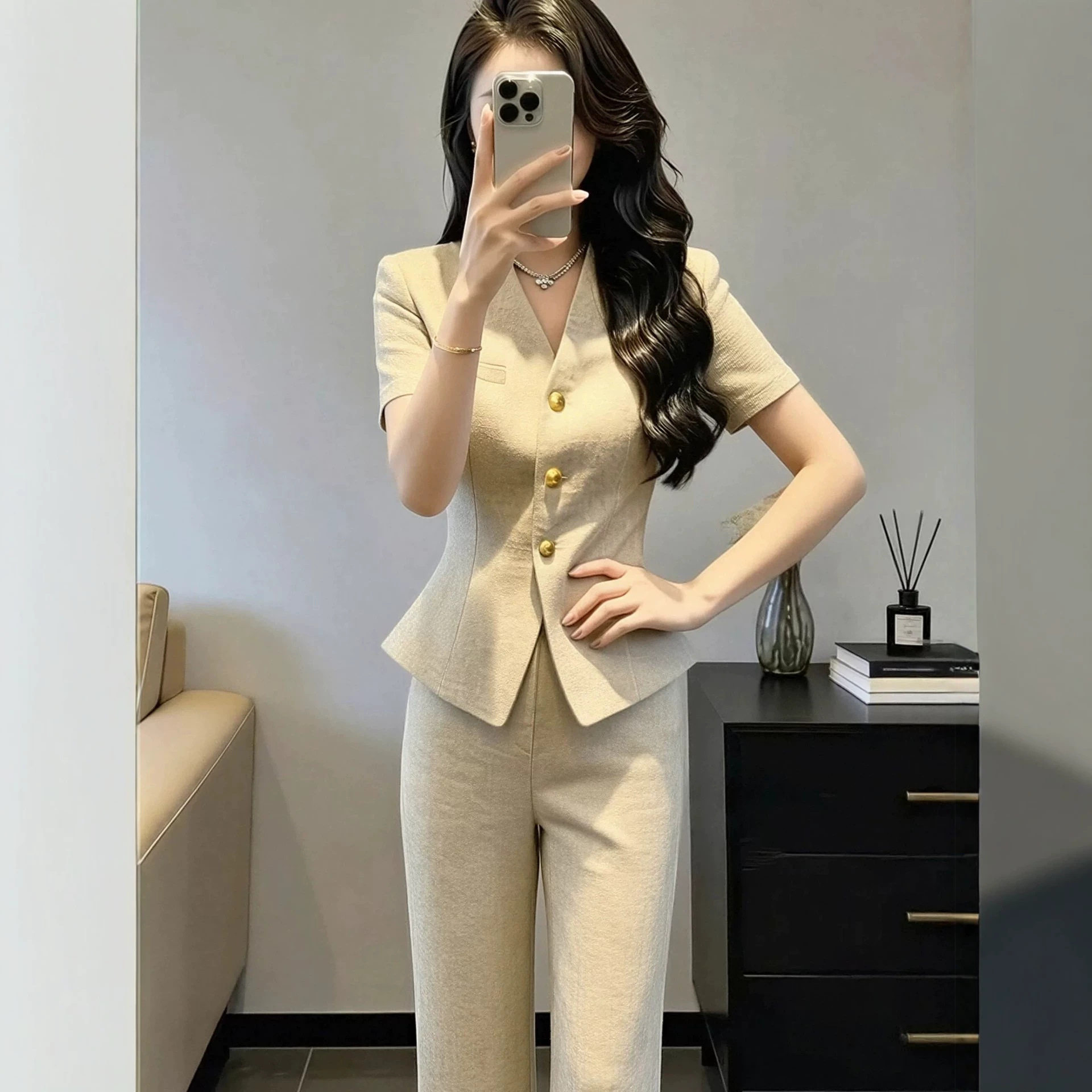 杏色短袖西装套装女夏季薄款高级感通勤职场气质微喇裤西服两件套