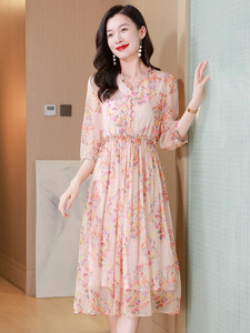 乔其碎花真丝连衣裙女2026新款夏季时尚V领优雅高级感桑蚕丝裙子