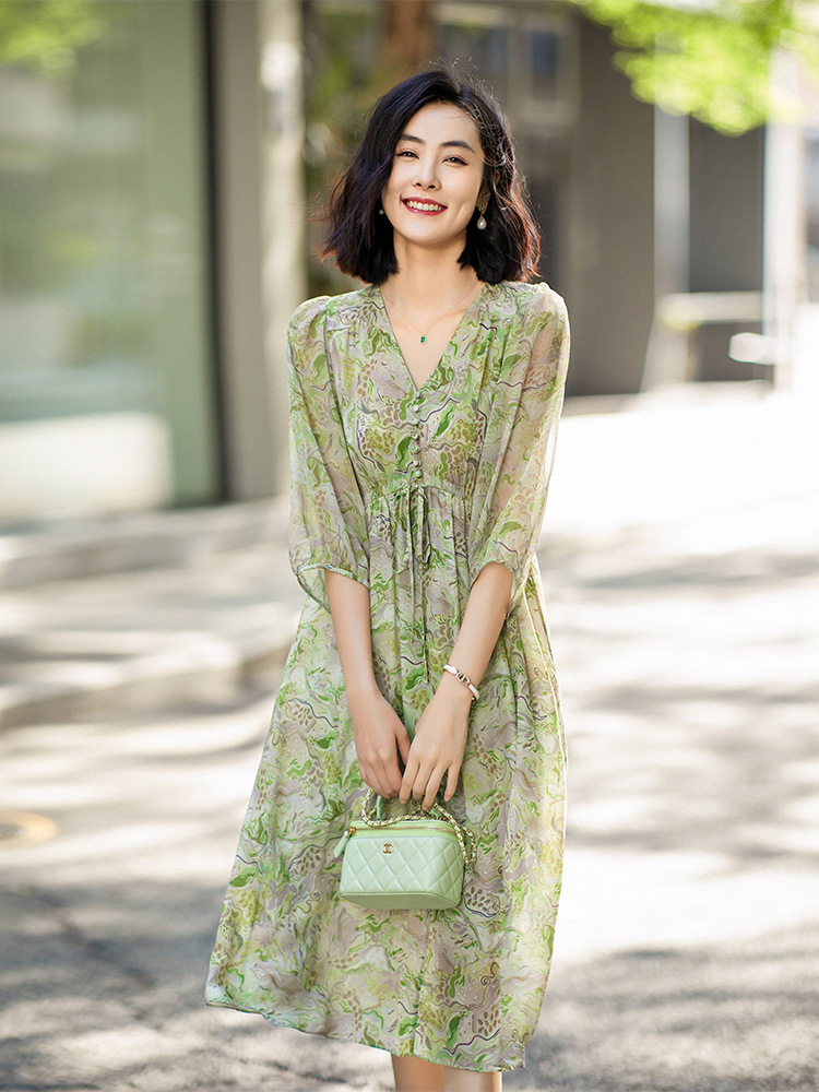 75262  2024夏季新品女 水波纹清凉印花真丝中长款修身显瘦连衣裙