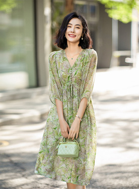 75262  2024夏季新品女 水波纹清凉印花真丝中长款修身显瘦连衣裙