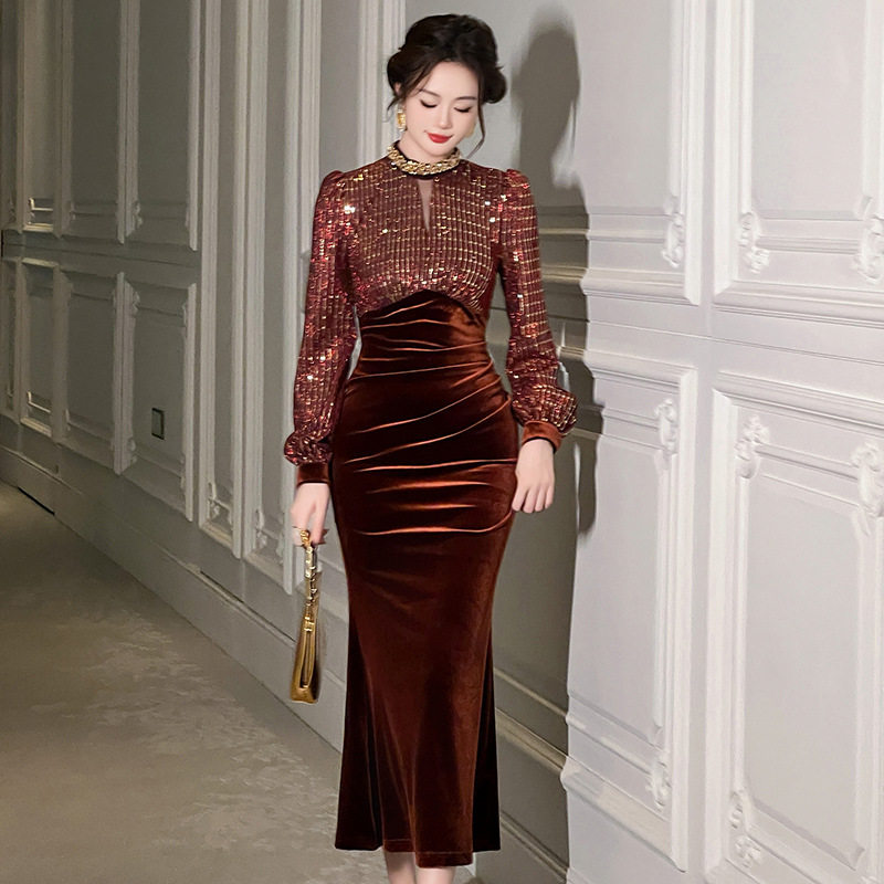 2025秋装新款女法式轻熟风气质圆领亮片拼接包臀丝绒连衣裙21622