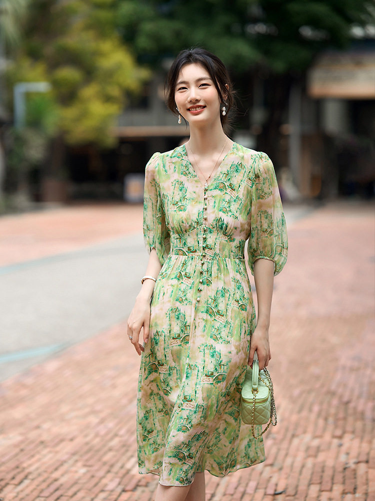 90480春夏新品女装2025V字单排扣印花真丝收腰显气质桑蚕丝连衣裙