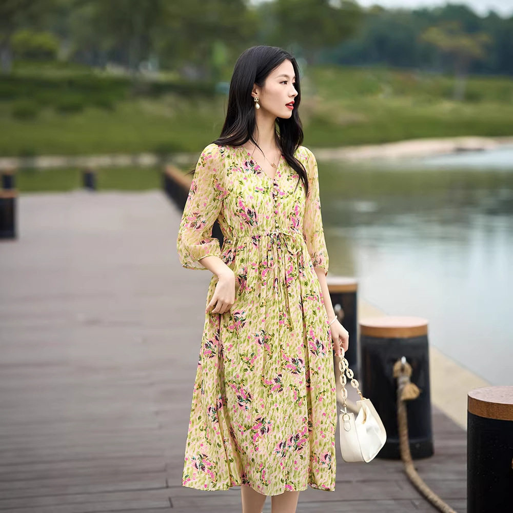 90479 春夏新品女装2025V领单排扣向日葵印花真丝连衣裙