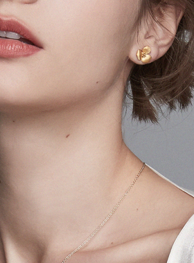 VA珠宝｜春风吹 三瓣立体精工慈姑花  纯18K金   耳钉