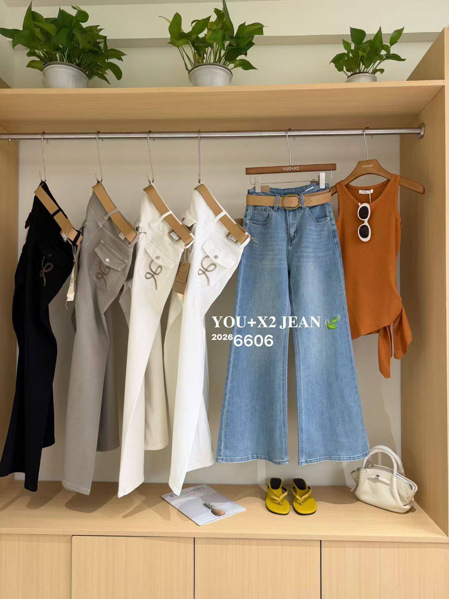 春季新款韩版设计感刺绣口袋高腰显瘦百搭弹力直筒微喇叭牛仔裤女