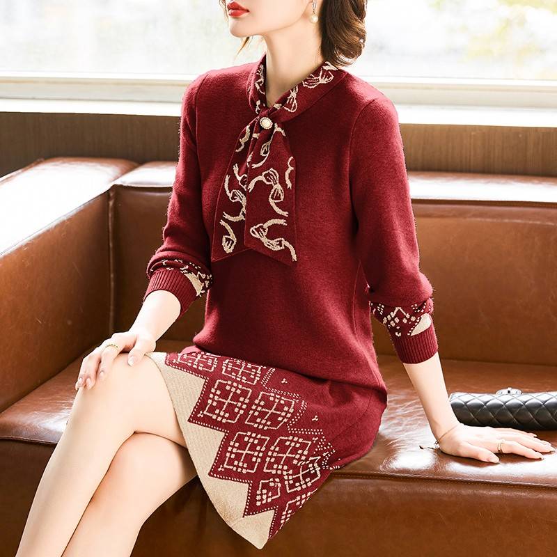 本命年红色妈妈秋冬装针织打底毛衣裙中老年女装洋气中长款连衣裙