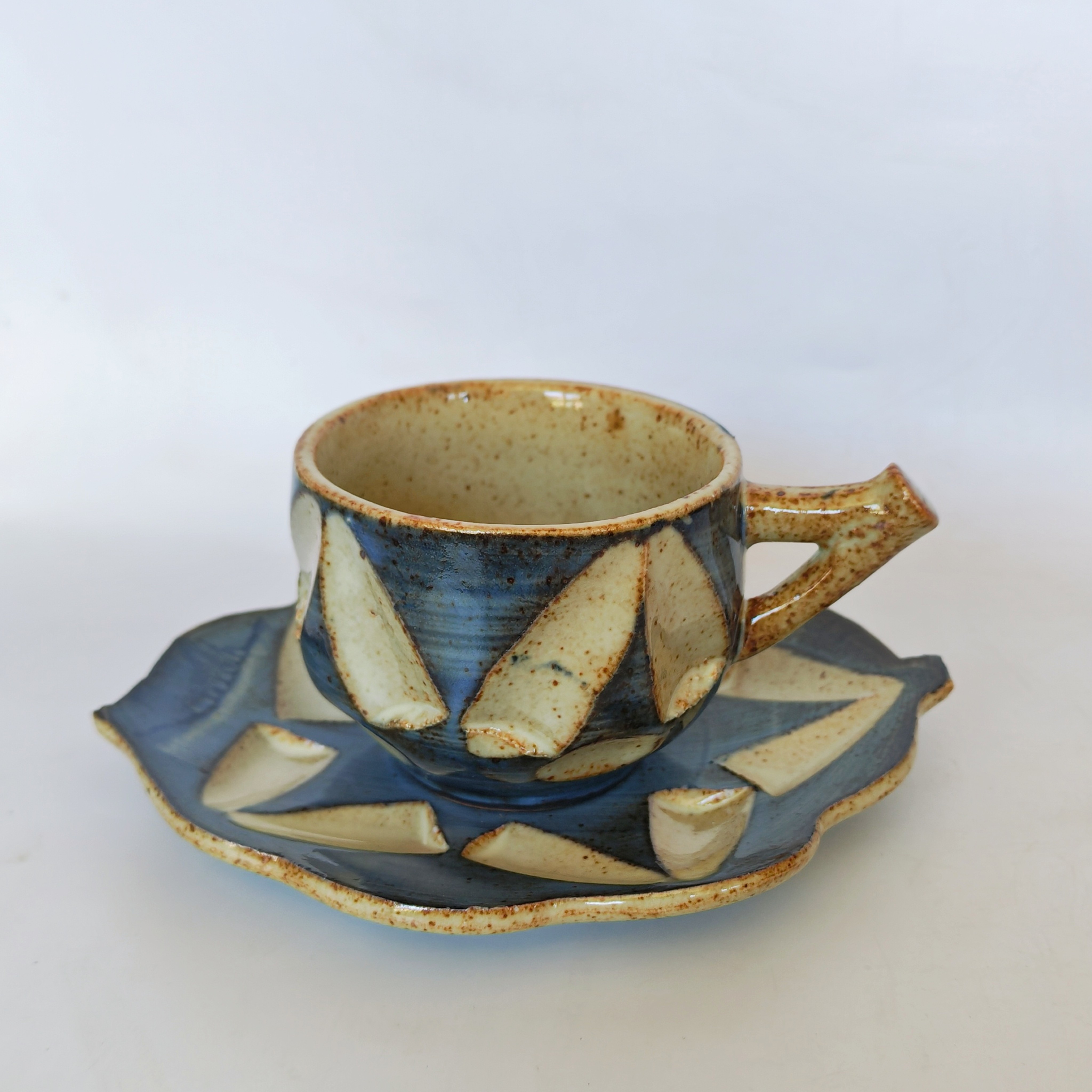 日本手作粗陶咖啡杯套装柴烧树叶盘子侘寂风马克杯芝麻釉水杯碟子