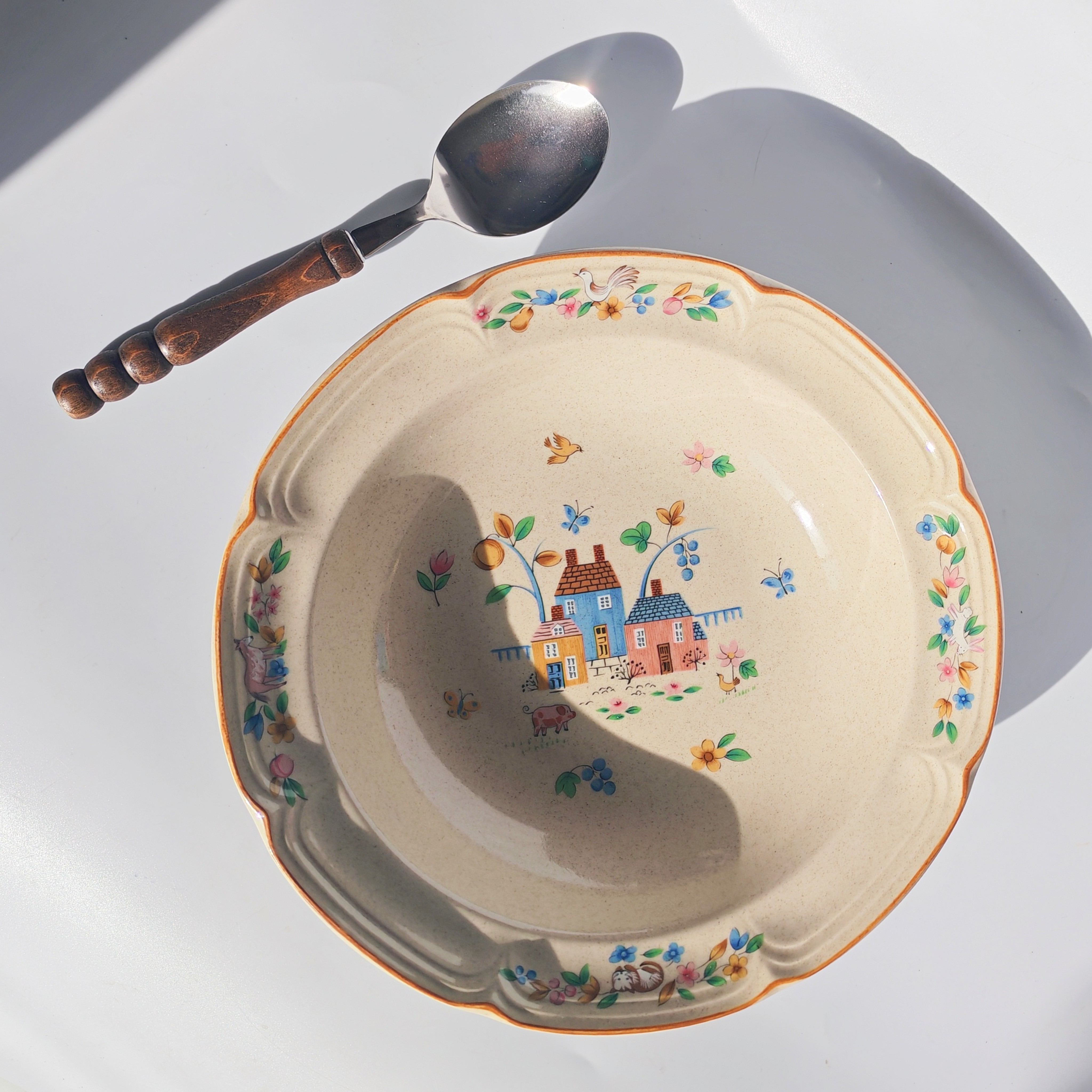 日本中古小房子餐盘复古芝麻釉深盘卡通大盘子昭和全新餐具西餐盘