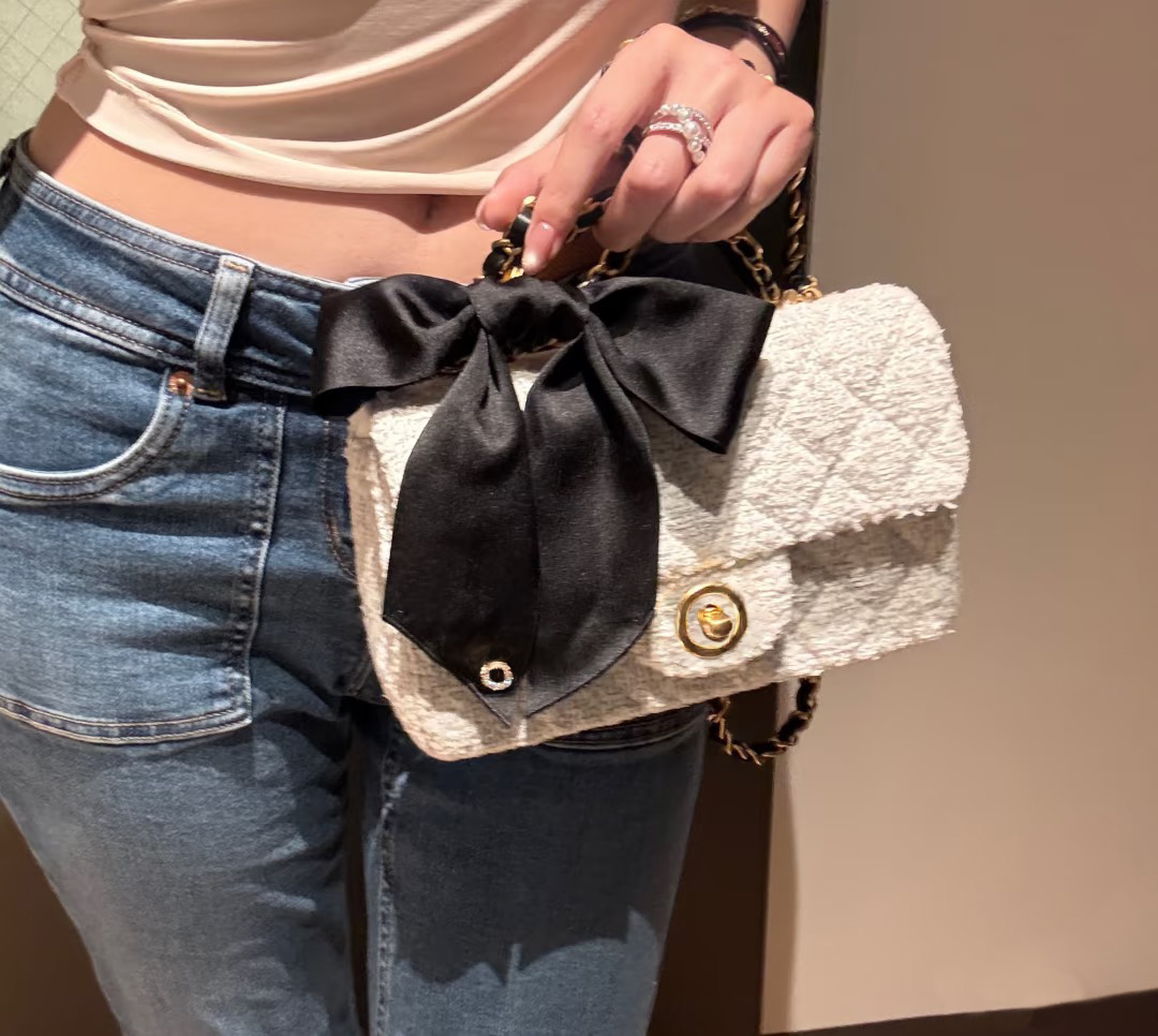 秋冬新款25K黑色蝴蝶结丝绒包皮穿链手柄斜挎女大mini单肩斜挎包
