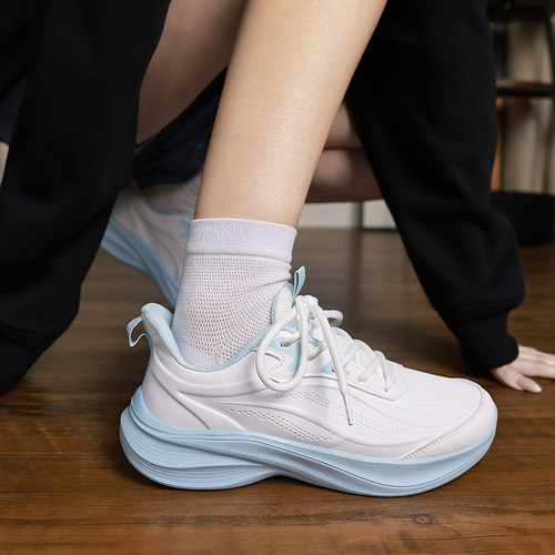 休闲运动轻便百搭小白鞋跑步鞋