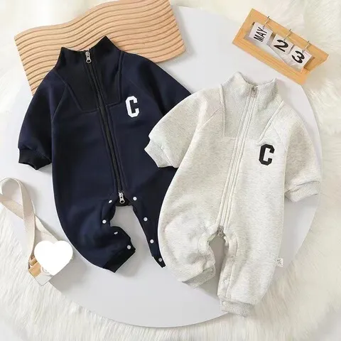 抱服男宝连体衣服哈衣出门春秋网红爬服婴儿外出服新生女宝宝卫衣