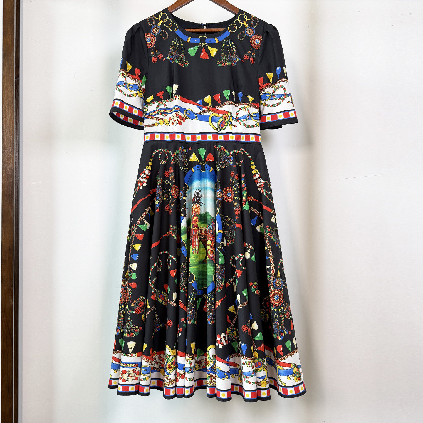 短袖连衣裙2026春夏新款年轻好穿收腰超大摆骑士印花纯棉短袖裙子