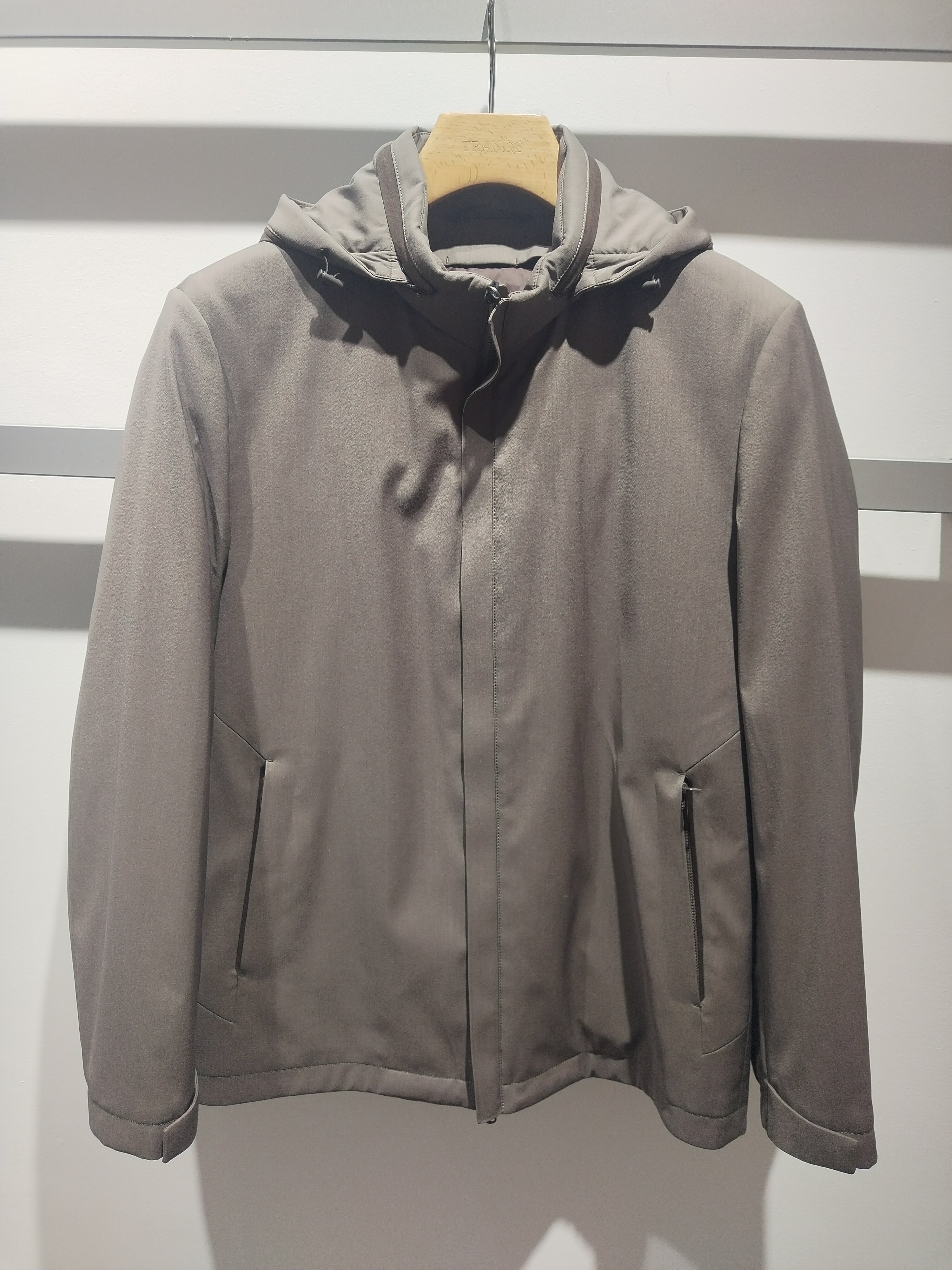 TRANDS羽绒服。多种纤维混纺面料.有防风防泼水功能.还抗皱易打理图片