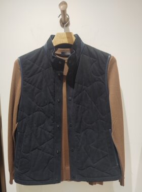 TRANDS皮马甲.西班牙进口全桶染小牛皮.皮质轻薄，皮面细腻柔软