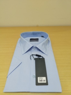 TRANDS短袖衬衫由SIC生产的140/2海岛棉精致而成的面料.手感顺滑