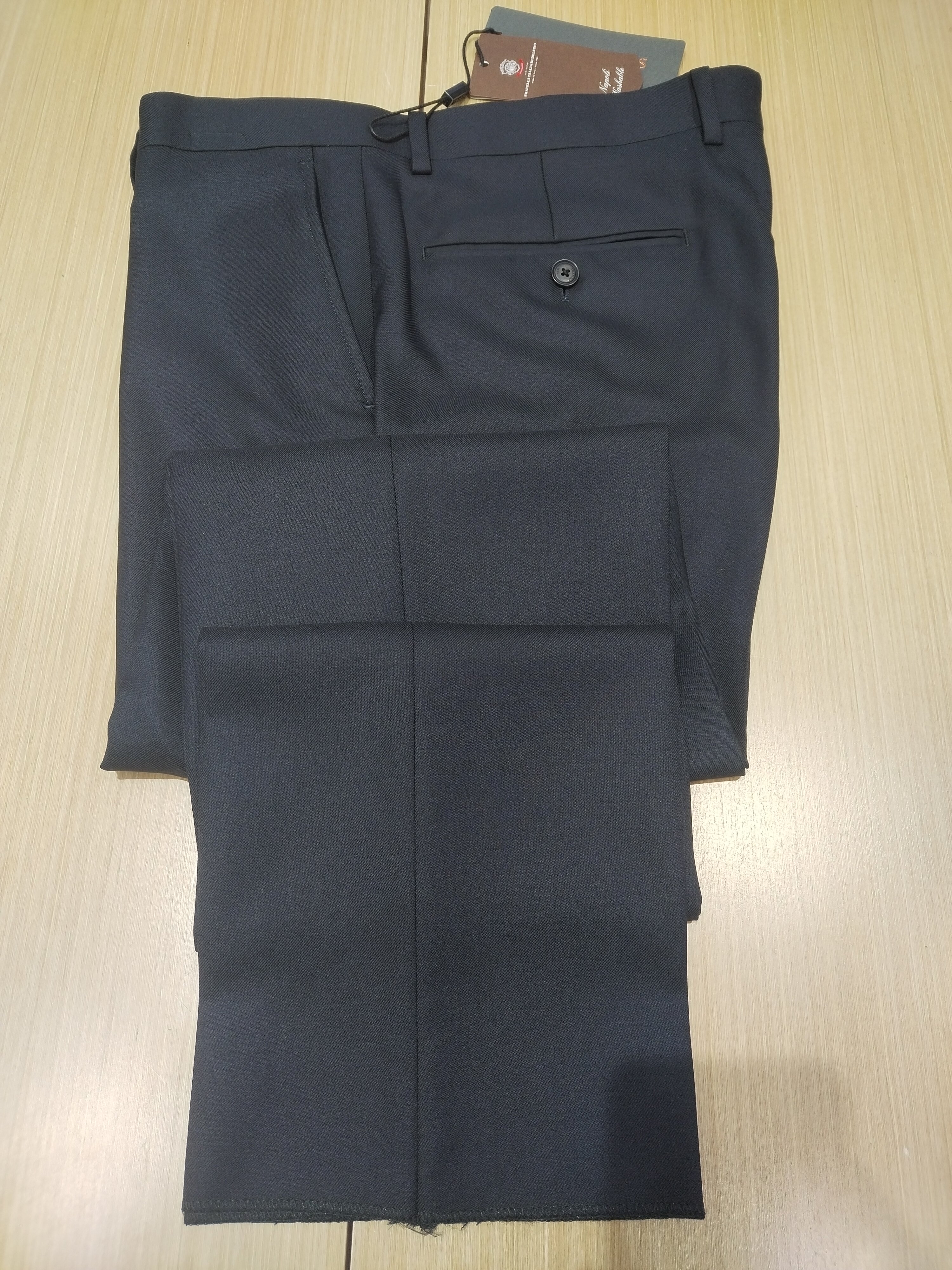 TRANDS单西裤。意大利著名面料厂家TALLIA提供的100%美丽奴羊毛