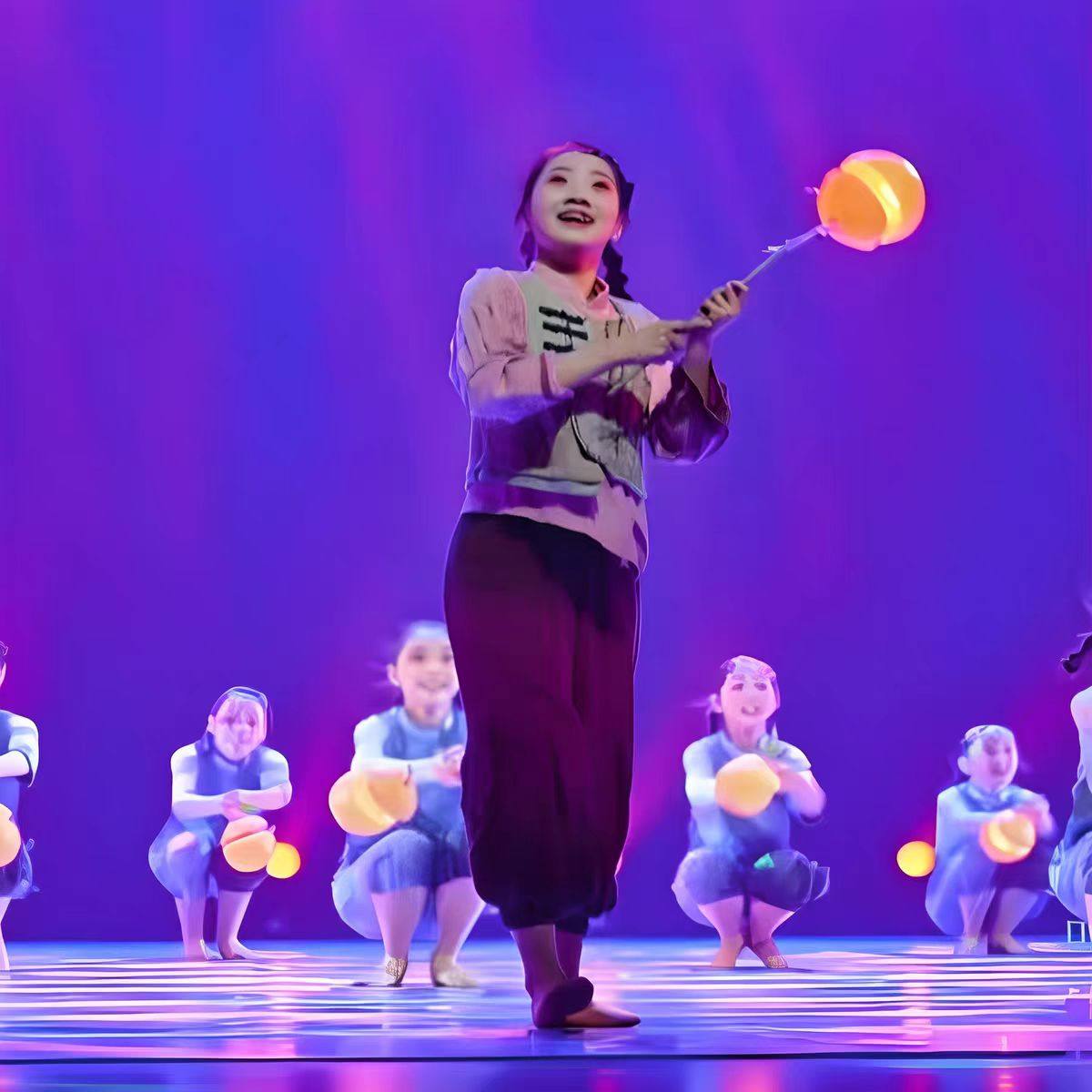 第十三届小荷风采小桔灯儿童演出服少儿舞蹈表演服凳子道具群舞服