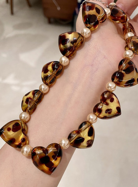 豹纹大爱心珍珠串珠颈链小众设计感锁骨链轻奢心形项链Choker