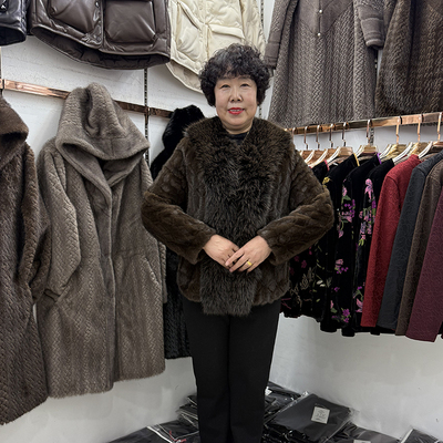 高端冬装海宁时尚银兰貂外套女短款妈妈仿狐狸毛领修身拼貂皮草新