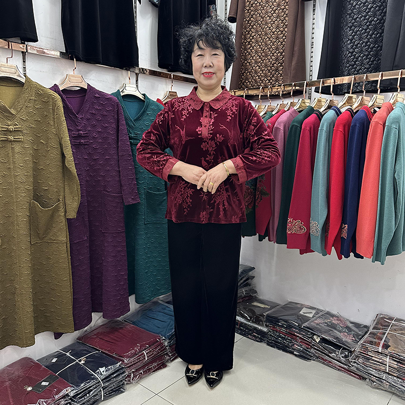 【年货新品】妈妈翻领蕾丝拼接丝绒长袖t恤衫女舒适休闲时尚套装
