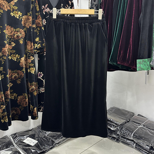 妈妈金丝绒半身裙女2024秋装新款40-50岁两侧开叉黑色显瘦气质裙