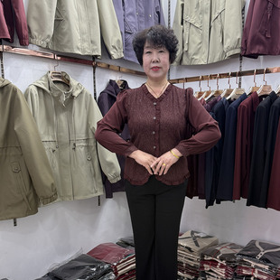 中老年妈妈春装V领长袖t恤衫2026年新款40-50岁内搭显瘦洋气小衫