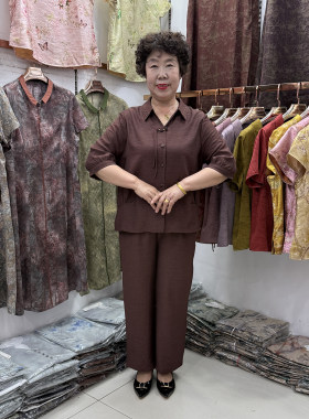 妈妈夏季翻领中袖烫钻领衬衫套装女气质减龄中老年休闲透气两件套