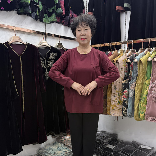 特大体中老年秋季纯棉长袖t恤衫200斤纯色50-60岁妇女打底衫大码